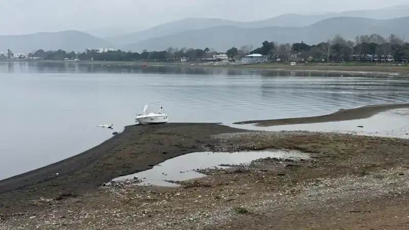 İznik Gölü’ndeki Kuraklık Alarmı: Yağışlara Rağmen Su Seviyesi Düşüyor