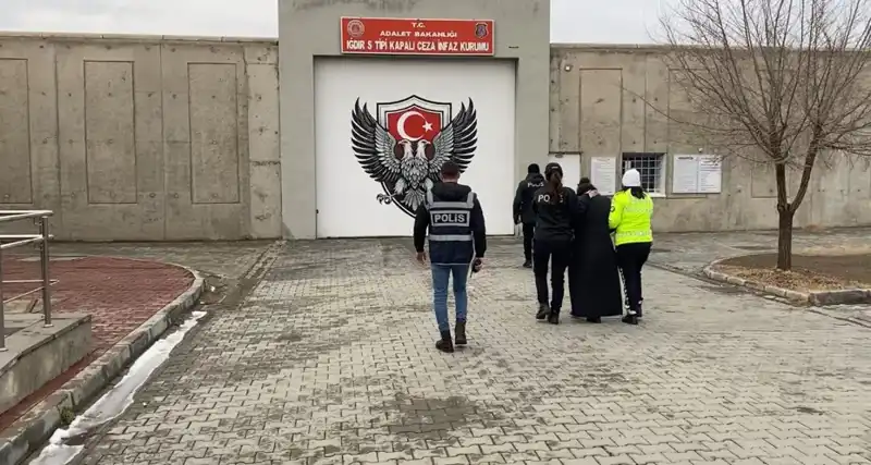 43 Yıl Hapis Cezası Bulunan Yabancı Şüpheli Türkiye'de Yakalandı