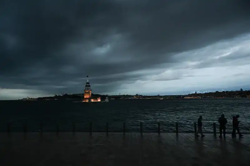 İstanbul Valiliği'nden Acil Uyarı: Bu Akşam 19 İlçeye Kar Yağacak!